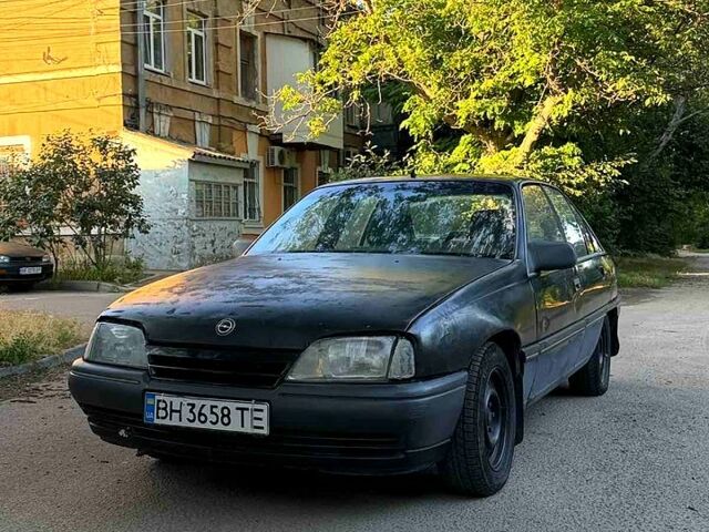 Чорний Опель Омега, об'ємом двигуна 2 л та пробігом 225 тис. км за 650 $, фото 1 на Automoto.ua
