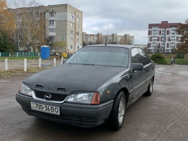 Черный Опель Омега, объемом двигателя 1.8 л и пробегом 300 тыс. км за 1050 $, фото 1 на Automoto.ua