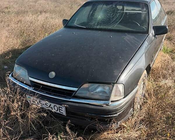 Черный Опель Омега, объемом двигателя 2.6 л и пробегом 250 тыс. км за 471 $, фото 1 на Automoto.ua