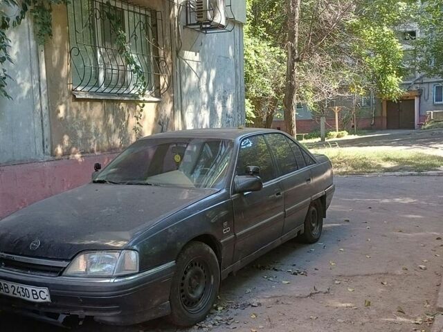 Черный Опель Омега, объемом двигателя 2 л и пробегом 200 тыс. км за 800 $, фото 1 на Automoto.ua