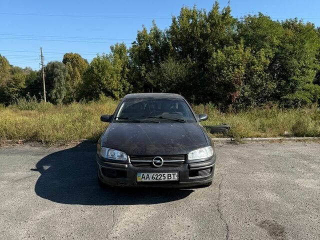 Черный Опель Омега, объемом двигателя 2.5 л и пробегом 300 тыс. км за 1050 $, фото 1 на Automoto.ua