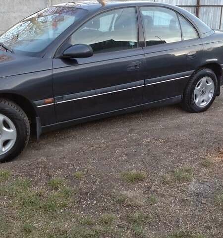 Черный Опель Омега, объемом двигателя 2.5 л и пробегом 300 тыс. км за 2900 $, фото 1 на Automoto.ua