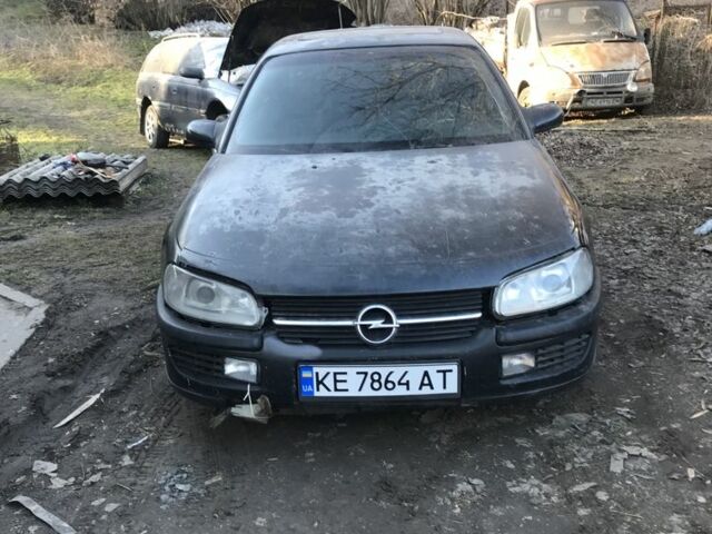 Черный Опель Омега, объемом двигателя 2.5 л и пробегом 330 тыс. км за 1350 $, фото 1 на Automoto.ua