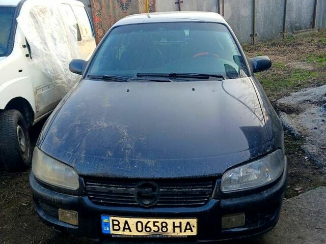 Черный Опель Омега, объемом двигателя 2 л и пробегом 1 тыс. км за 1400 $, фото 1 на Automoto.ua