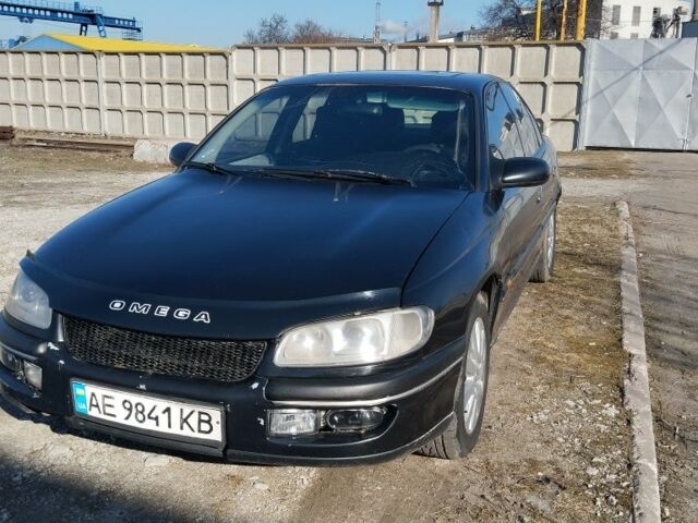 Черный Опель Омега, объемом двигателя 2 л и пробегом 430 тыс. км за 1136 $, фото 1 на Automoto.ua