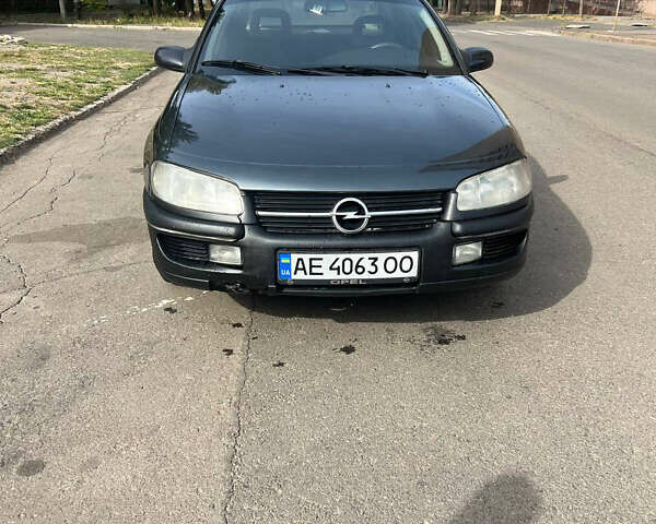 Чорний Опель Омега, об'ємом двигуна 2 л та пробігом 300 тис. км за 2000 $, фото 1 на Automoto.ua