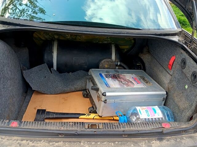 Черный Опель Омега, объемом двигателя 2 л и пробегом 394 тыс. км за 1600 $, фото 1 на Automoto.ua