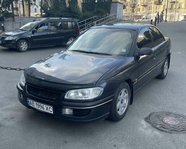 Черный Опель Омега, объемом двигателя 2 л и пробегом 332 тыс. км за 3500 $, фото 1 на Automoto.ua