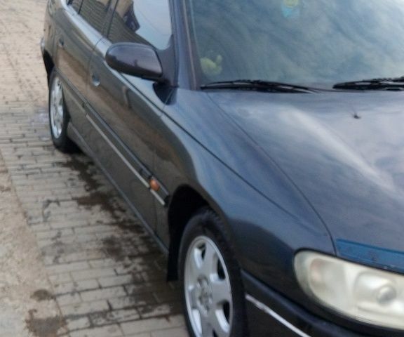 Опель Омега 1996 у Чернівцях на Automoto.ua Чорний Опель Омега, об'ємом двигуна 3 л та пробігом 287 тис. км за 1500 $, фото 1 на Automoto.ua