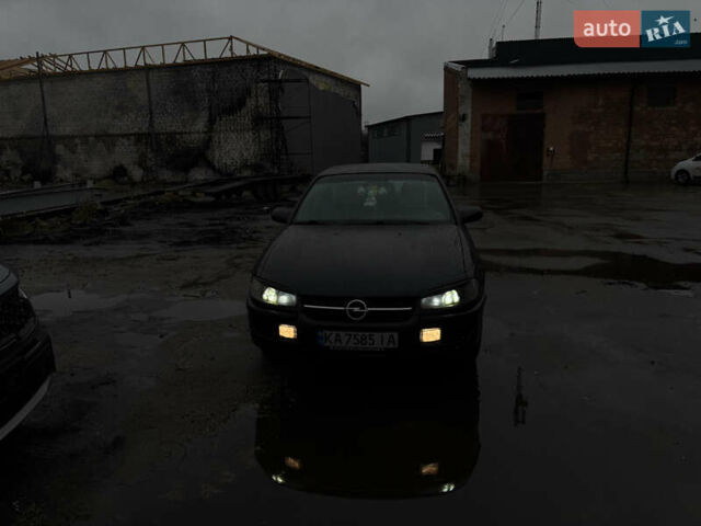 Черный Опель Омега, объемом двигателя 2 л и пробегом 380 тыс. км за 3800 $, фото 1 на Automoto.ua