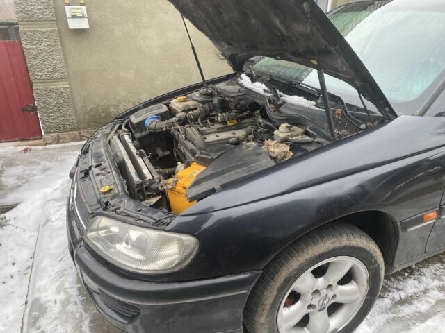 Черный Опель Омега, объемом двигателя 2 л и пробегом 298 тыс. км за 2500 $, фото 1 на Automoto.ua