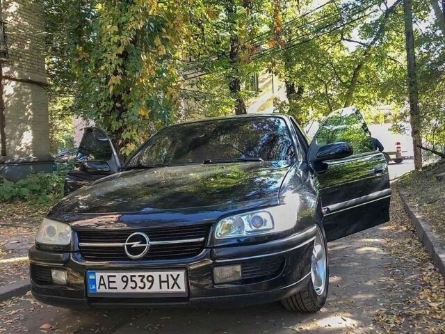 Черный Опель Омега, объемом двигателя 2.5 л и пробегом 250 тыс. км за 2409 $, фото 1 на Automoto.ua