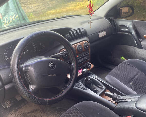 Черный Опель Омега, объемом двигателя 2 л и пробегом 240 тыс. км за 2700 $, фото 1 на Automoto.ua