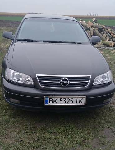Чорний Опель Омега, об'ємом двигуна 2.2 л та пробігом 350 тис. км за 2050 $, фото 1 на Automoto.ua
