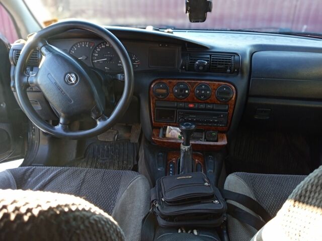 Чорний Опель Омега, об'ємом двигуна 2 л та пробігом 333 тис. км за 1300 $, фото 1 на Automoto.ua