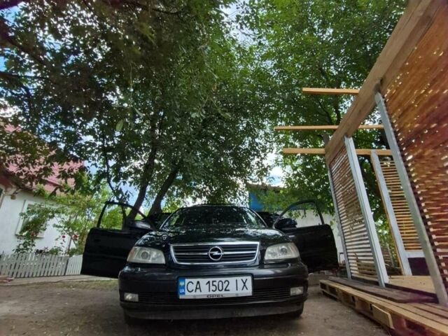 Черный Опель Омега, объемом двигателя 2.5 л и пробегом 300 тыс. км за 4000 $, фото 1 на Automoto.ua