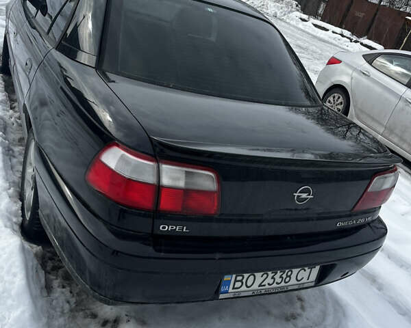 Черный Опель Омега, объемом двигателя 2.6 л и пробегом 245 тыс. км за 4000 $, фото 1 на Automoto.ua