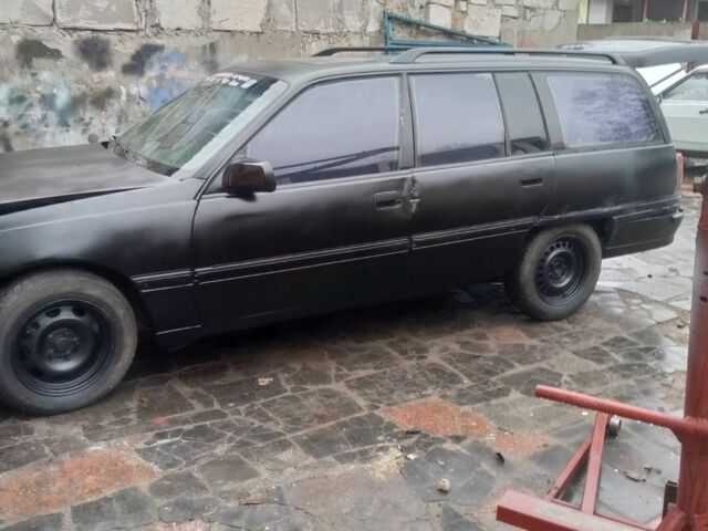 Черный Опель Омега, объемом двигателя 2 л и пробегом 111 тыс. км за 500 $, фото 1 на Automoto.ua