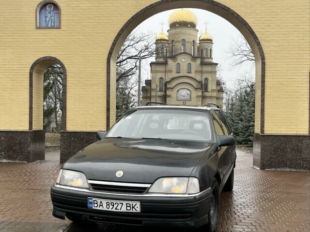 Черный Опель Омега, объемом двигателя 2 л и пробегом 262 тыс. км за 882 $, фото 1 на Automoto.ua
