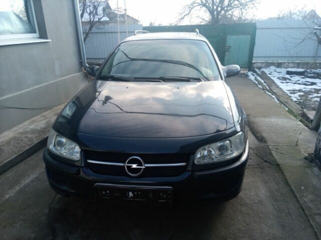 Черный Опель Омега, объемом двигателя 2 л и пробегом 140 тыс. км за 2500 $, фото 1 на Automoto.ua