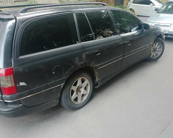 Черный Опель Омега, объемом двигателя 2 л и пробегом 480 тыс. км за 2000 $, фото 1 на Automoto.ua