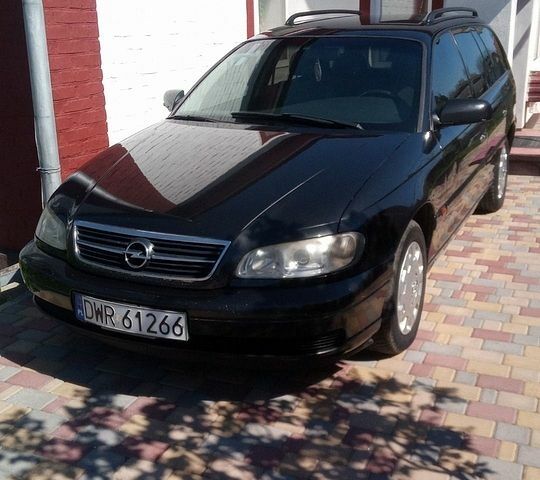 Чорний Опель Омега, об'ємом двигуна 2.5 л та пробігом 350 тис. км за 2000 $, фото 1 на Automoto.ua