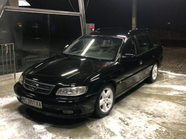 Черный Опель Омега, объемом двигателя 2.2 л и пробегом 300 тыс. км за 1800 $, фото 1 на Automoto.ua