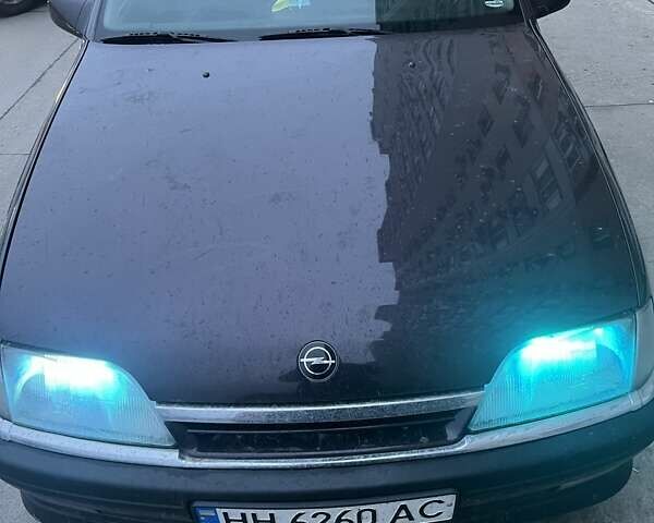 Фиолетовый Опель Омега, объемом двигателя 2 л и пробегом 300 тыс. км за 2200 $, фото 1 на Automoto.ua