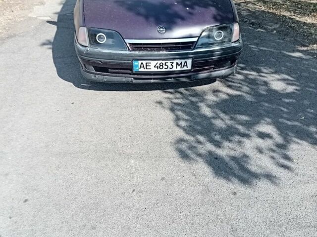Фиолетовый Опель Омега, объемом двигателя 2 л и пробегом 400 тыс. км за 1750 $, фото 1 на Automoto.ua