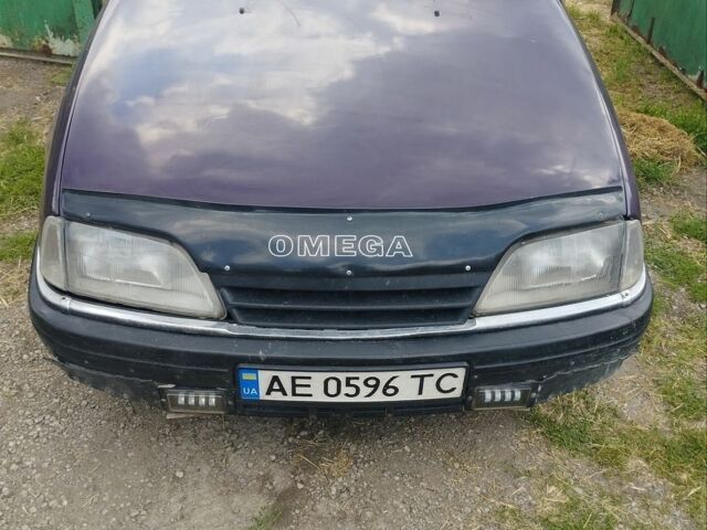 Фіолетовий Опель Омега, об'ємом двигуна 2 л та пробігом 200 тис. км за 1336 $, фото 1 на Automoto.ua