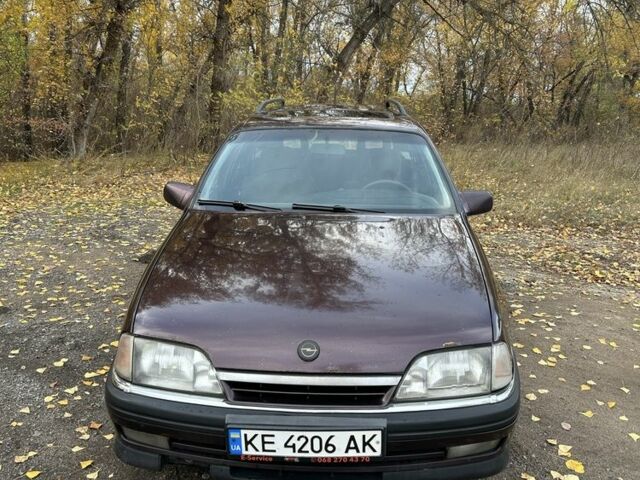 Фиолетовый Опель Омега, объемом двигателя 2 л и пробегом 3 тыс. км за 1000 $, фото 1 на Automoto.ua