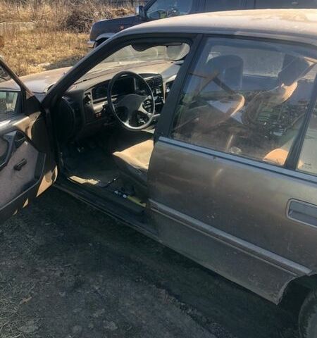 Коричневый Опель Омега, объемом двигателя 2 л и пробегом 400 тыс. км за 800 $, фото 1 на Automoto.ua