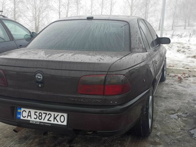 Коричневый Опель Омега, объемом двигателя 2 л и пробегом 111 тыс. км за 2000 $, фото 1 на Automoto.ua