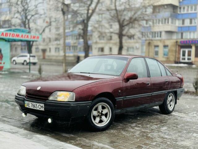 Красный Опель Омега, объемом двигателя 2 л и пробегом 200 тыс. км за 1150 $, фото 1 на Automoto.ua