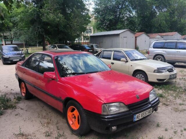 Красный Опель Омега, объемом двигателя 1.8 л и пробегом 999 тыс. км за 775 $, фото 1 на Automoto.ua