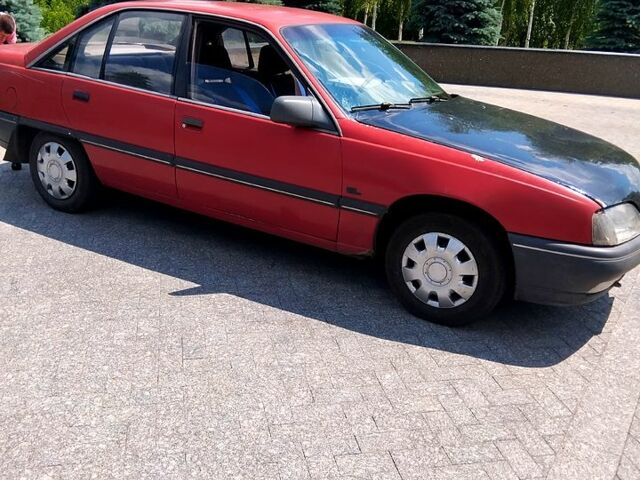 Красный Опель Омега, объемом двигателя 1.8 л и пробегом 0 тыс. км за 1350 $, фото 1 на Automoto.ua
