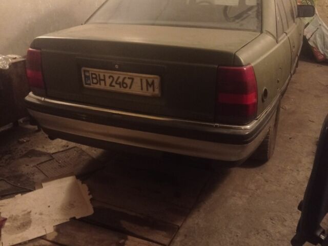 Красный Опель Омега, объемом двигателя 2 л и пробегом 100 тыс. км за 357 $, фото 1 на Automoto.ua