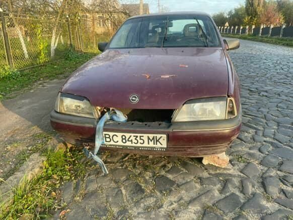 Опель Омега 1991 у Дрогобичі на Automoto.ua Червоний Опель Омега, об'ємом двигуна 2 л та пробігом 400 тис. км за 334 $, фото 1 на Automoto.ua