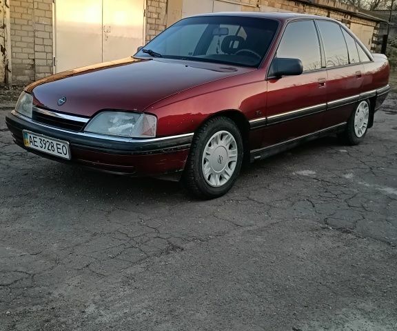 Красный Опель Омега, объемом двигателя 2 л и пробегом 222 тыс. км за 1600 $, фото 1 на Automoto.ua