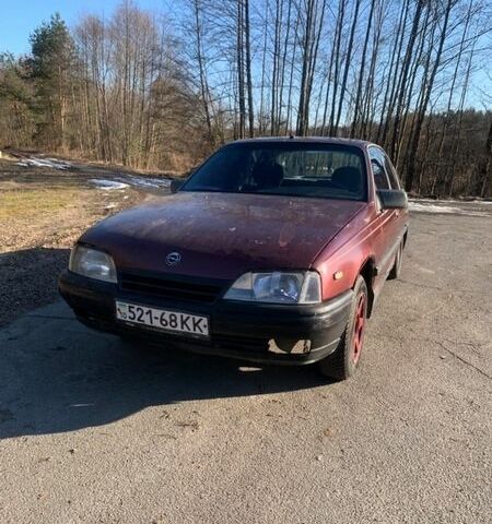 Червоний Опель Омега, об'ємом двигуна 2 л та пробігом 300 тис. км за 900 $, фото 1 на Automoto.ua