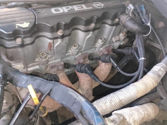 Красный Опель Омега, объемом двигателя 2 л и пробегом 591 тыс. км за 1400 $, фото 1 на Automoto.ua