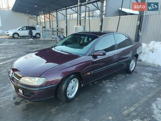 Красный Опель Омега, объемом двигателя 2 л и пробегом 280 тыс. км за 2000 $, фото 1 на Automoto.ua