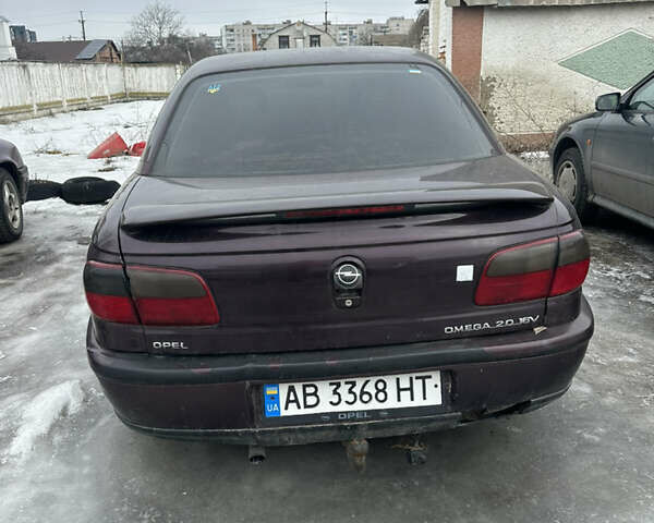 Красный Опель Омега, объемом двигателя 2 л и пробегом 250 тыс. км за 800 $, фото 1 на Automoto.ua