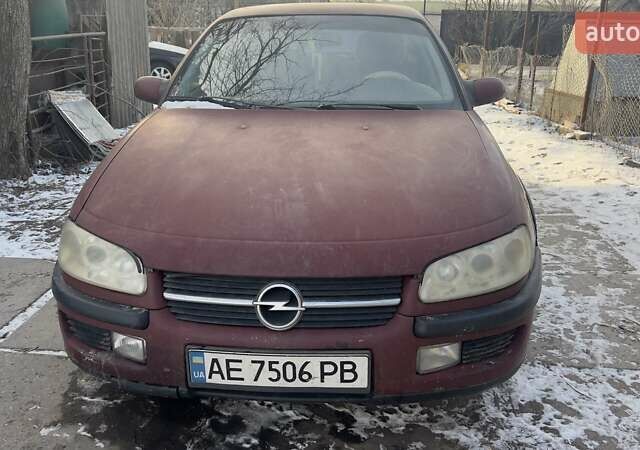 Красный Опель Омега, объемом двигателя 2 л и пробегом 367 тыс. км за 2300 $, фото 1 на Automoto.ua