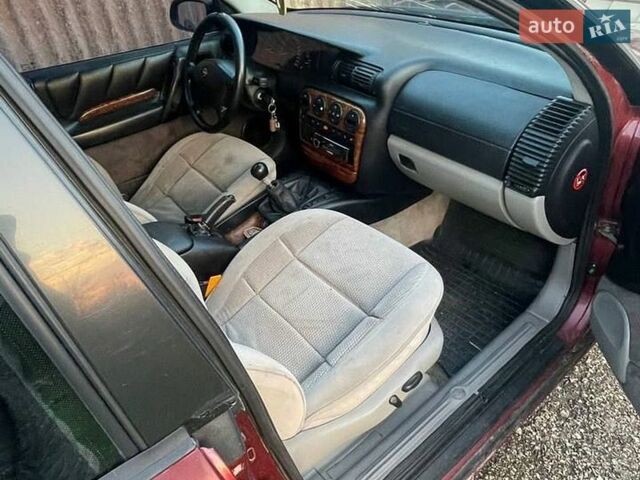 Красный Опель Омега, объемом двигателя 3 л и пробегом 450 тыс. км за 550 $, фото 1 на Automoto.ua