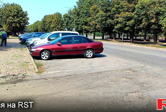Красный Опель Омега, объемом двигателя 2 л и пробегом 428 тыс. км за 1420 $, фото 1 на Automoto.ua