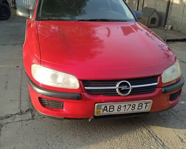 Красный Опель Омега, объемом двигателя 2 л и пробегом 450 тыс. км за 2300 $, фото 1 на Automoto.ua