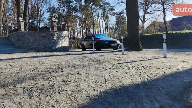 Красный Опель Омега, объемом двигателя 2.2 л и пробегом 286 тыс. км за 3750 $, фото 1 на Automoto.ua