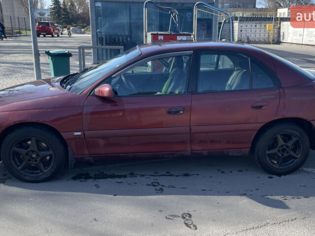 Красный Опель Омега, объемом двигателя 2.2 л и пробегом 354 тыс. км за 2600 $, фото 1 на Automoto.ua