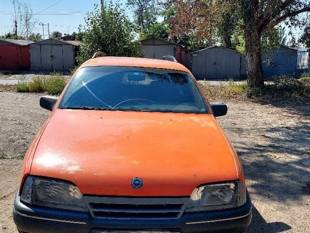 Красный Опель Омега, объемом двигателя 2 л и пробегом 290 тыс. км за 650 $, фото 1 на Automoto.ua